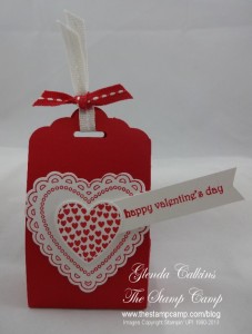Scallop Tag Topper Punch Treat Holder