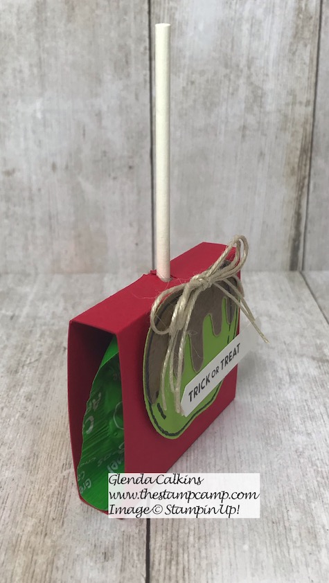 Harvest Hellos stamp set creates the perfect Carmel Apple treat holders for your Halloween treats. Details on my blog here: https://wp.me/p59VWq-aob #stampinup #treats #treatholder #thestampcamp
