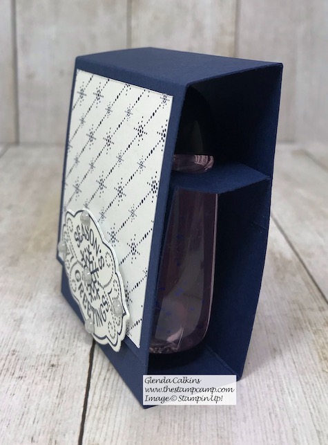 Here is the perfect way to decorate the mini hand sanitizer from Bath & Body Works. Details on my blog here: https://wp.me/p59VWq-aCH #stampinup #thestampcamp #christmasgift
