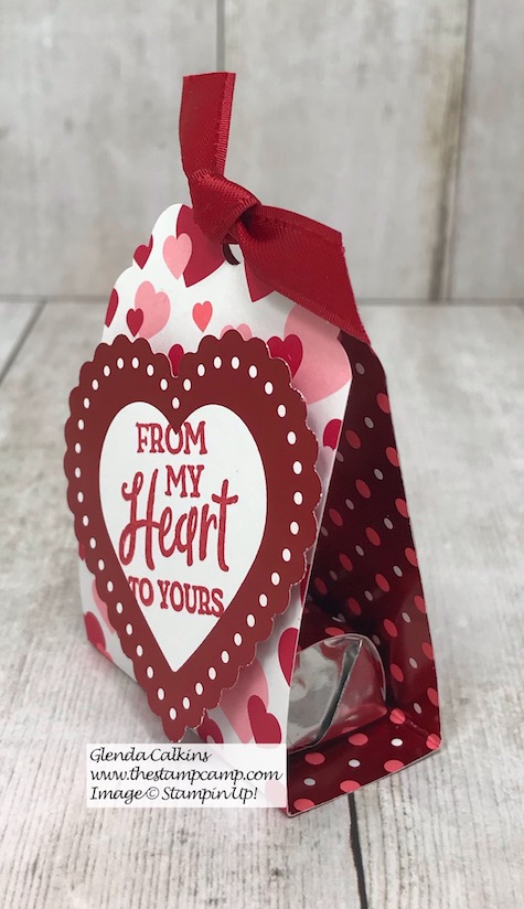 A Sweet Little Treat Holder featuring the Heartfelt Bundle from Stampin' Up! Details on my blog here: https://wp.me/p59VWq-aG9 #stampinup #valentine #thestampcamp #heartfelt